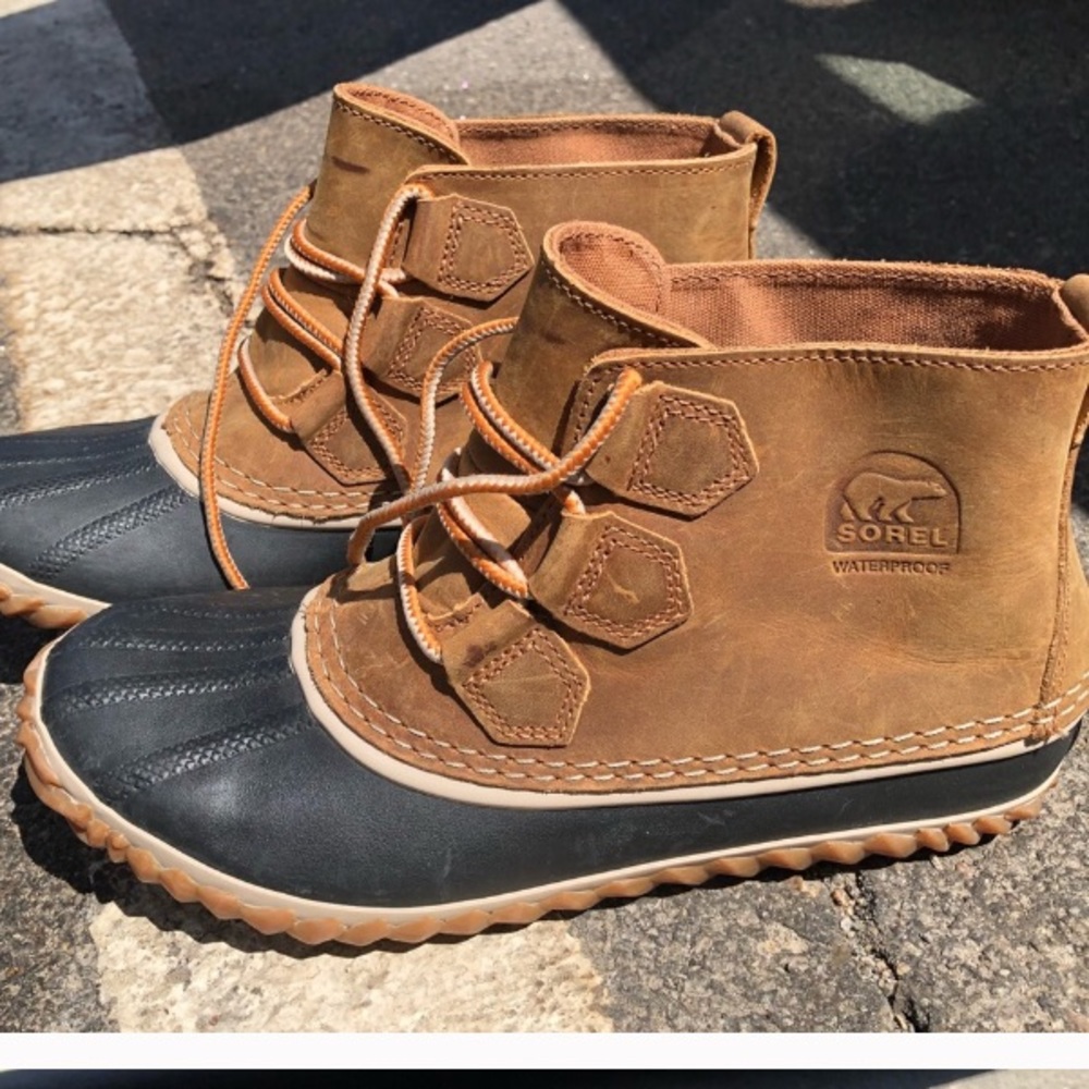 Sorel Out and About boots!! Would love to trade!!